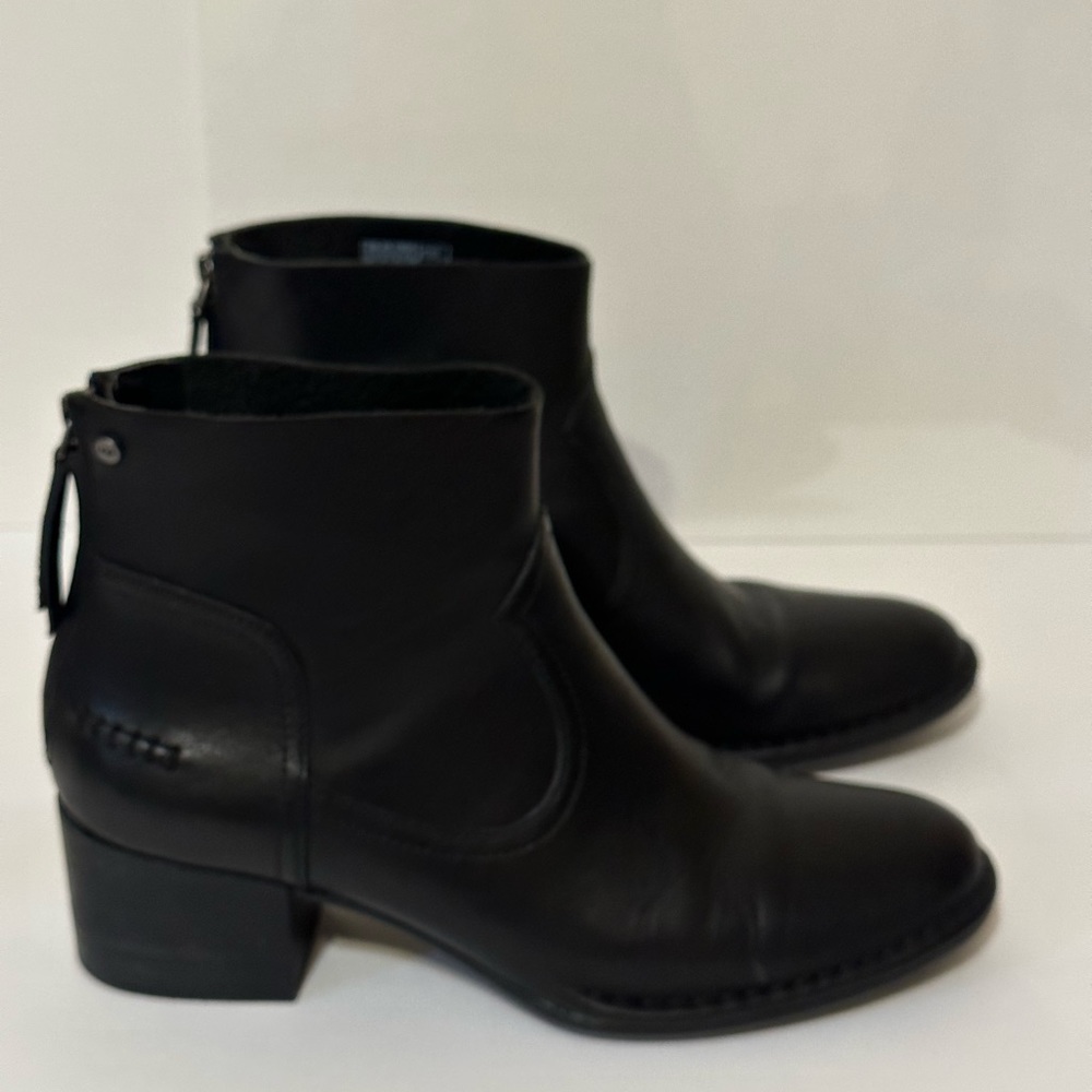 Ugg Bandara Ankle Boot Black Leather Size 8, Slightly loved. no box.